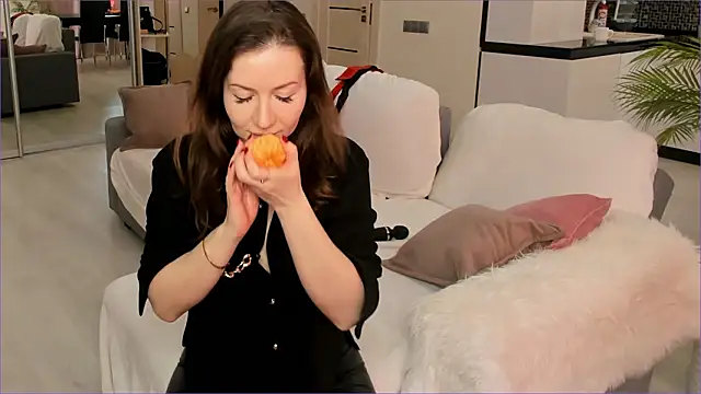  yessJulia  online show from March 12, 8:51 am