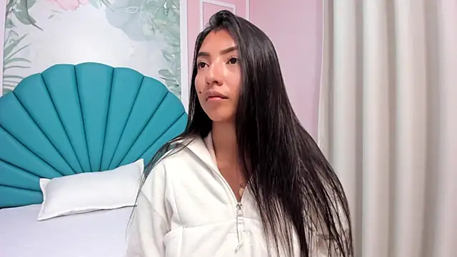 Daphne Fox  online show from March 1, 2:15 am