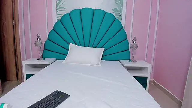 Daphne Fox  online show from February 22, 6:39 am