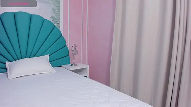 Daphne Fox  online show from February 23, 2:29 am