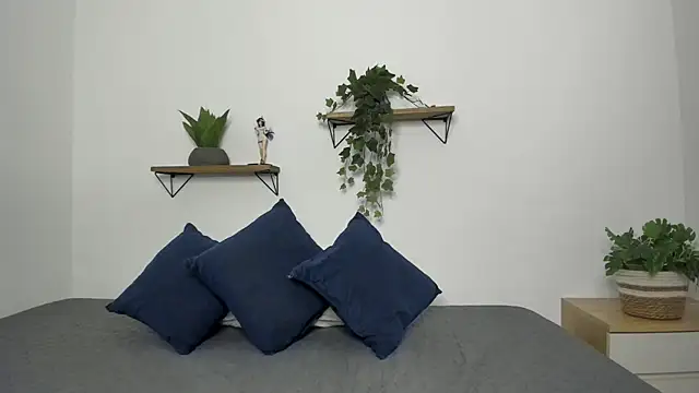 naughty 1girl online show from April 7, 1:40 am