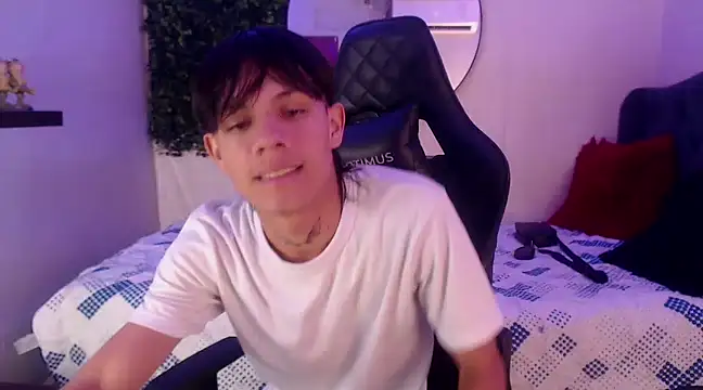 Snapshot of andy_dan18 chatting on March 1, 1:51 pm andy dan18 online show from March 1, 1:51 pm