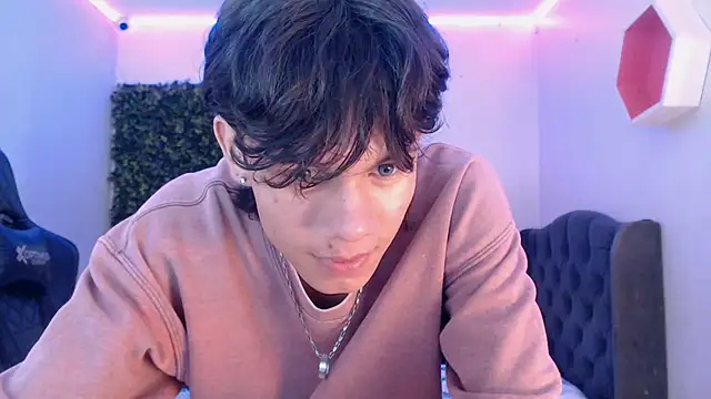 Snapshot of andy_dan18 chatting on March 12, 4:02 pm andy dan18 online show from March 12, 4:02 pm