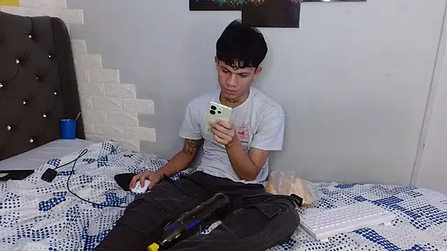 Snapshot of andy_dan18 chatting on September 9, 5:33 pm andy dan18 online show from September 9, 5:33 pm