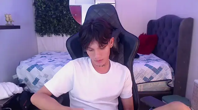 Snapshot of andy_dan18 chatting on March 1, 7:59 pm andy dan18 online show from March 1, 7:59 pm