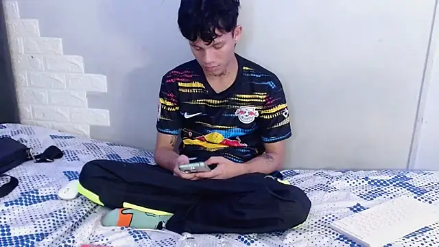 Snapshot of andy_dan18 chatting on September 16, 6:09 pm andy dan18 online show from September 16, 6:09 pm