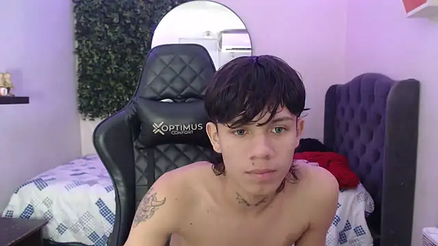 Snapshot of andy_dan18 chatting on March 12, 12:57 pm andy dan18 online show from March 12, 12:57 pm