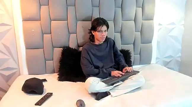 Snapshot of andy_dan18 chatting on February 11, 2:46 pm andy dan18 online show from February 11, 2:46 pm