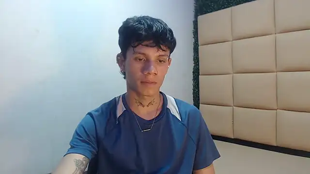 Snapshot of andy_dan18 chatting on September 22, 5:52 pm andy dan18 online show from September 22, 5:52 pm