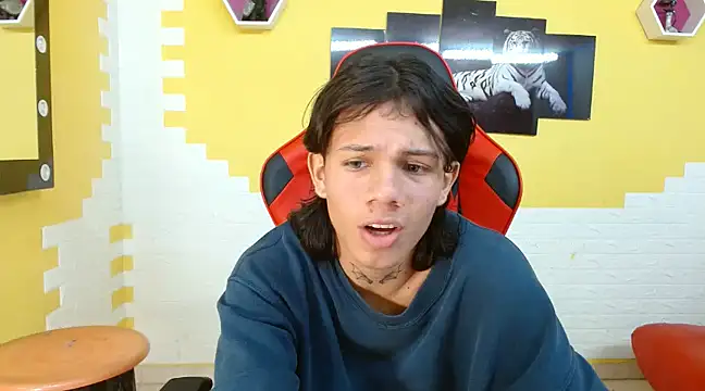 Snapshot of andy_dan18 chatting on February 2, 2:59 am andy dan18 online show from February 2, 2:59 am