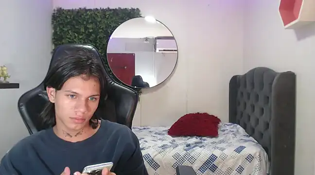 Snapshot of andy_dan18 chatting on February 5, 8:35 pm andy dan18 online show from February 5, 8:35 pm