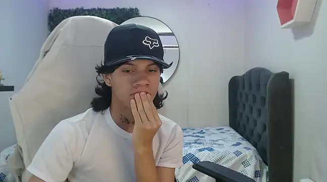 Snapshot of andy_dan18 chatting on January 30, 4:34 pm andy dan18 online show from January 30, 4:34 pm
