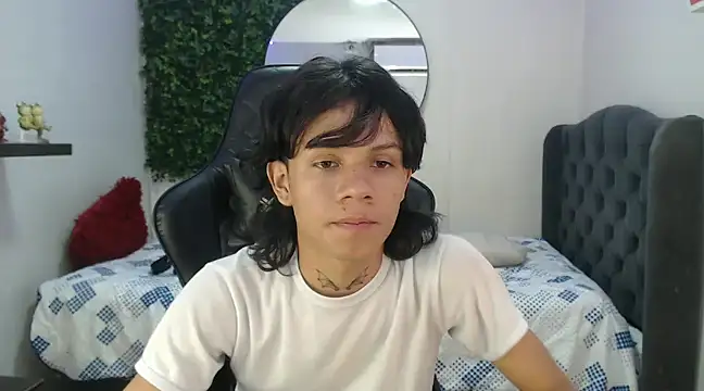 Snapshot of andy_dan18 chatting on January 31, 2:28 pm andy dan18 online show from January 31, 2:28 pm