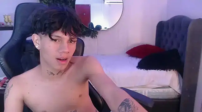 Snapshot of andy_dan18 chatting on February 24, 4:04 pm andy dan18 online show from February 24, 4:04 pm