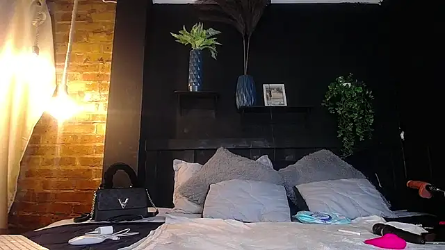 nikkystorm1  online show from April 13, 1:59 pm