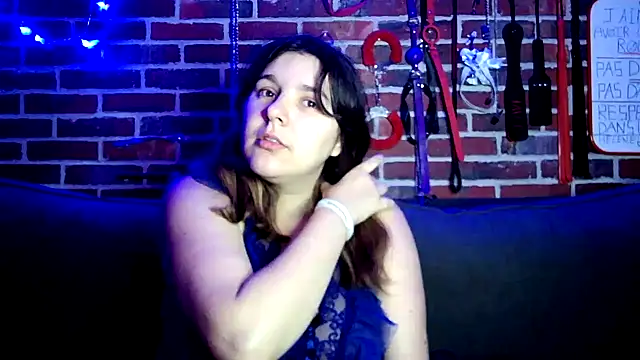 Snapshot of Heleneecesmecs2 chatting on November 17, 3:21 am Heleneecesmecs2 online show from November 17, 3:21 am