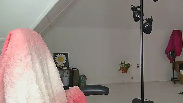 jaslenelovely online show from February 7, 7:06 pm
