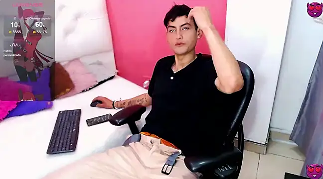 Snapshot of x_daviid_x chatting on January 20, 10:04 pm x daviid x online show from January 20, 10:04 pm