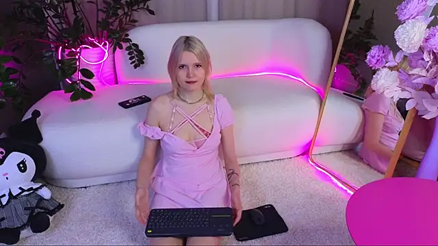 NellieLoyns online show from March 18, 5:12 pm