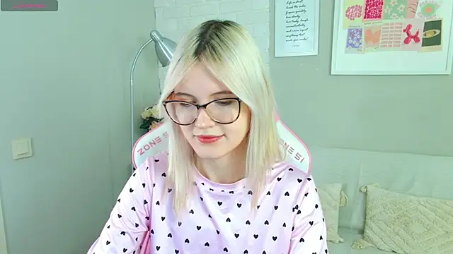 NellieLoyns online show from November 16, 5:17 pm