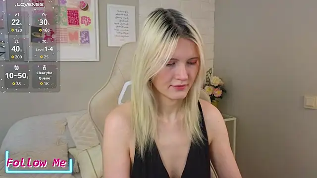 NellieLoyns online show from April 10, 5:20 pm