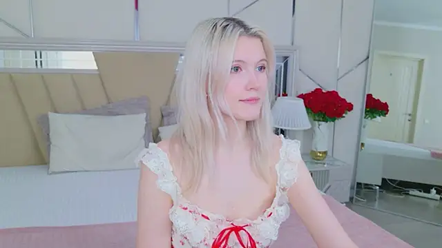 Snapshot of NellieLoyns chatting on March 4, 6:48 pm NellieLoyns online show from March 4, 6:48 pm