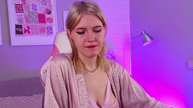 NellieLoyns online show from March 10, 5:07 pm