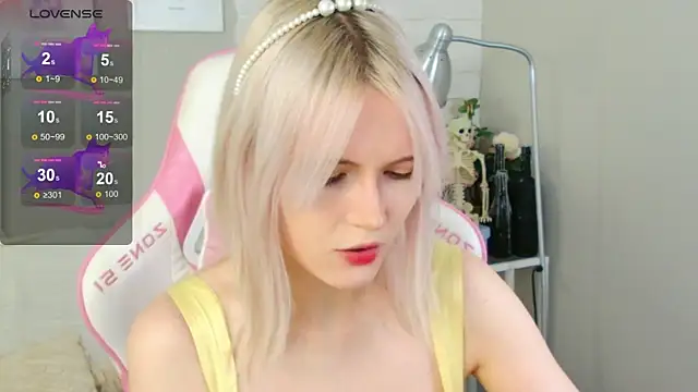 NellieLoyns online show from October 25, 5:24 pm