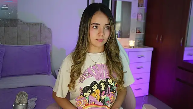 Hannah-Rose online show from April 1, 1:51 am