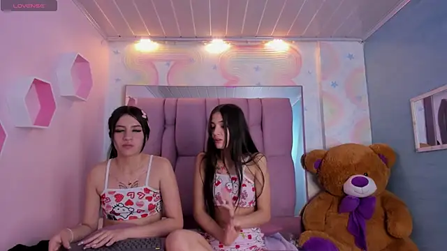 Snapshot of nairea_angels chatting on March 6, 10:52 am nairea angels online show from March 6, 10:52 am