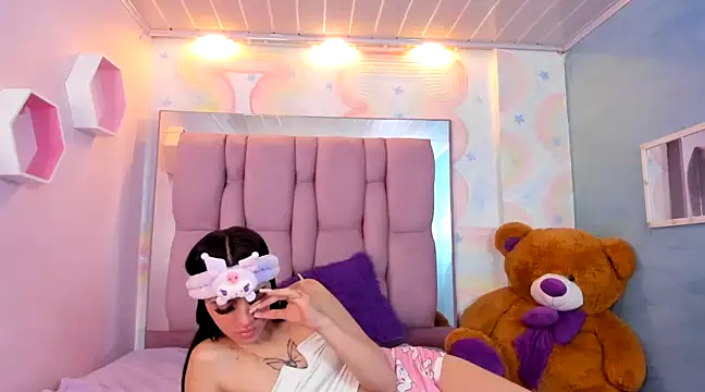 Snapshot of nairea_angels chatting on February 16, 3:04 am nairea angels online show from February 16, 3:04 am