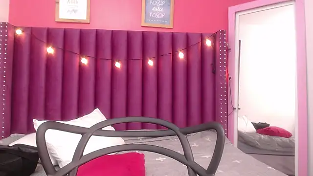 Snapshot of MommyHelpsmee chatting on February 26, 9:44 am MommyHelpsmee online show from February 26, 9:44 am