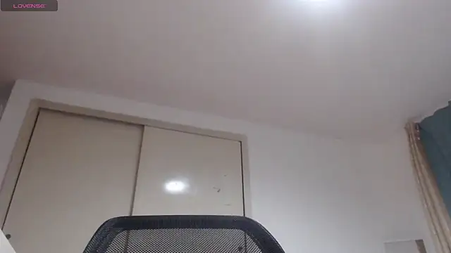 Snapshot of MommyHelpsmee chatting on October 13, 10:50 am MommyHelpsmee online show from October 13, 10:50 am