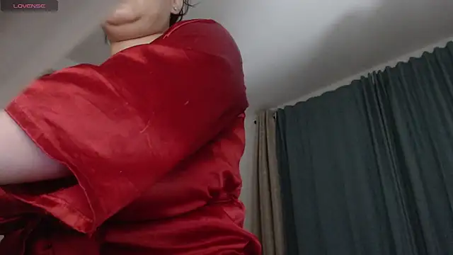 Snapshot of MommyHelpsmee chatting on October 29, 7:29 am MommyHelpsmee online show from October 29, 7:29 am