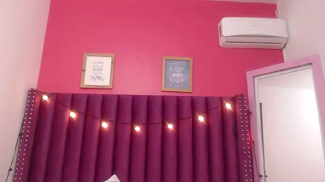 Snapshot of MommyHelpsmee chatting on February 26, 6:40 am MommyHelpsmee online show from February 26, 6:40 am