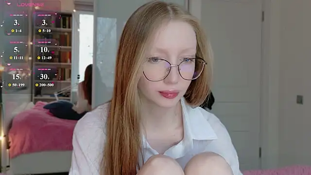 Awwwrora online show from April 23, 9:16 am