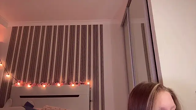 Snapshot of Awwwrora chatting on November 12, 1:26 pm Awwwrora online show from November 12, 1:26 pm