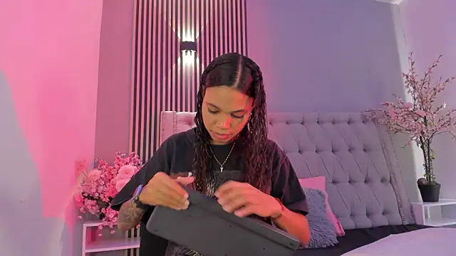 GysellHanson online show from December 21, 11:12 am