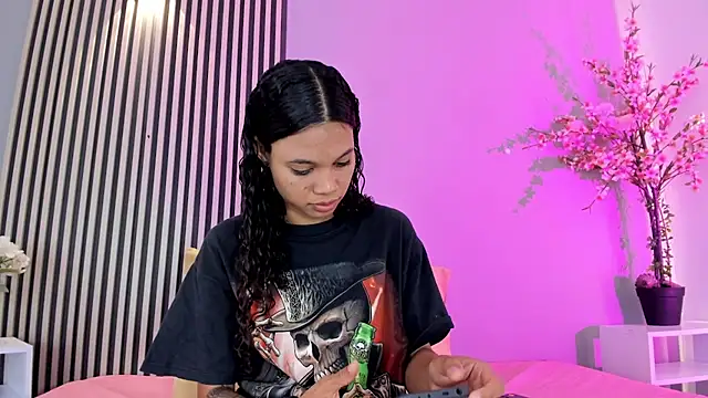 GysellHanson online show from February 7, 11:40 am