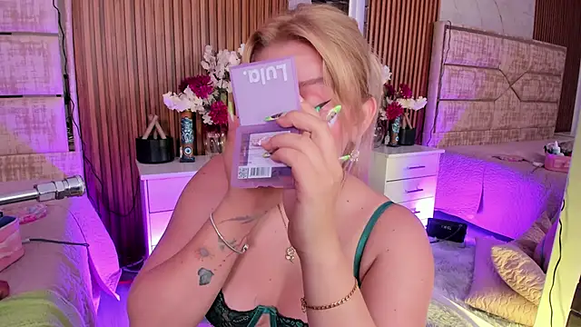 LolaAngellx online show from March 7, 4:08 am