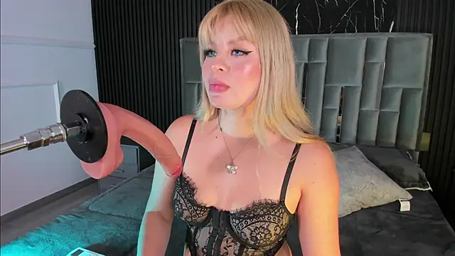 LolaAngellx online show from January 13, 8:57 pm