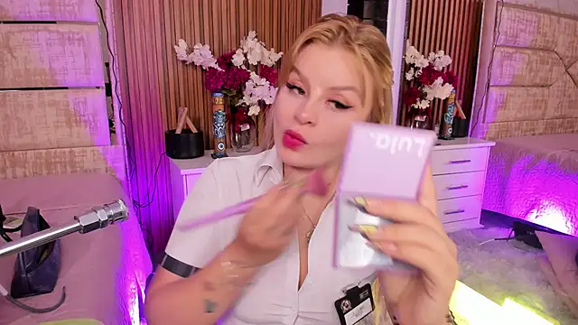 LolaAngellx online show from February 20, 9:06 pm