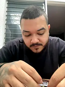 El Titan1998 online show from December 2, 12:18 pm