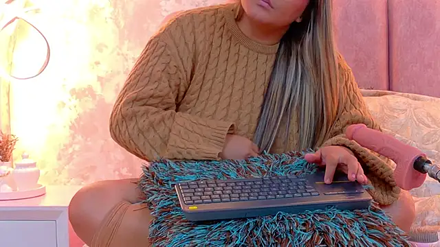 MiaLaurents online show from April 11, 7:45 am