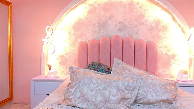 MiaLaurents online show from April 12, 5:11 am