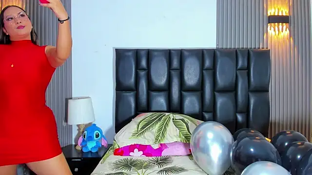 Snapshot of MiaLaurents chatting on September 14, 7:58 pm MiaLaurents online show from September 14, 7:58 pm