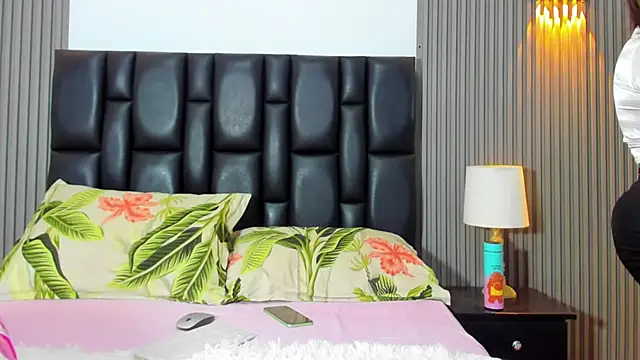 Snapshot of MiaLaurents chatting on February 1, 10:12 pm MiaLaurents online show from February 1, 10:12 pm