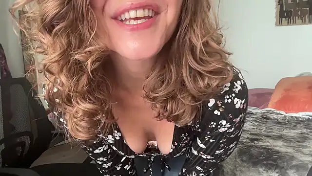 Snapshot of leahsparkles chatting on November 11, 2:56 pm leahsparkles online show from November 11, 2:56 pm