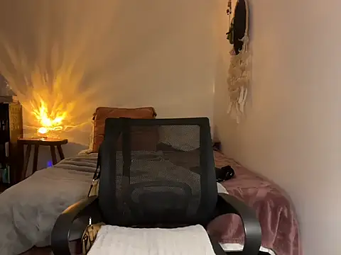 leahsparkles online show from September 30, 1:44 am