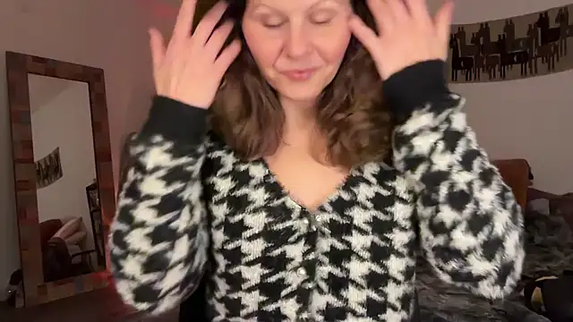 leahsparkles online show from December 18, 2:49 am